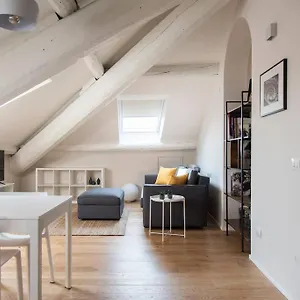 Breathtaking Castle View Youhosty - Quintino Sella Apartment Milan